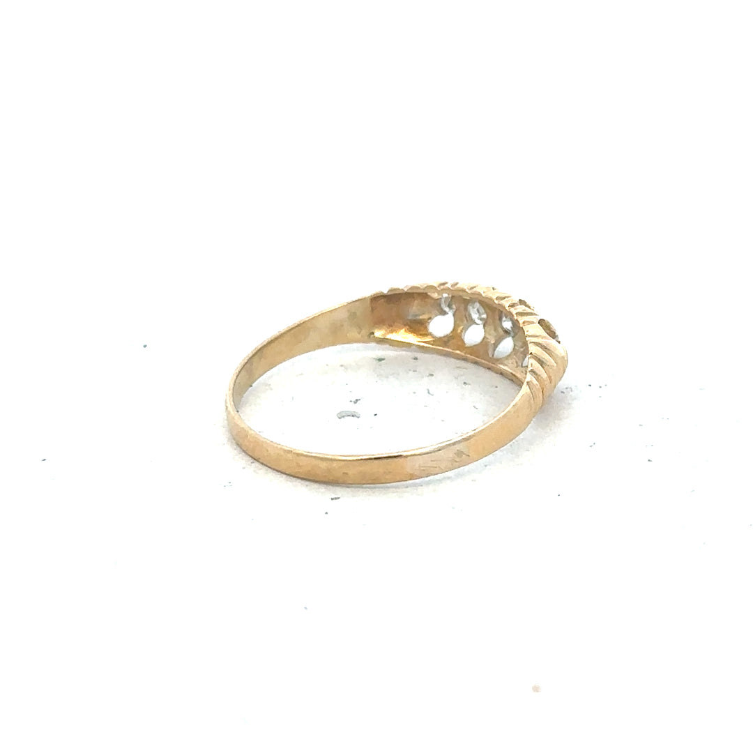 18ct yellow gold diamond ring in size S featuring a sparkling diamond, elegant jewelry piece with a classic design.