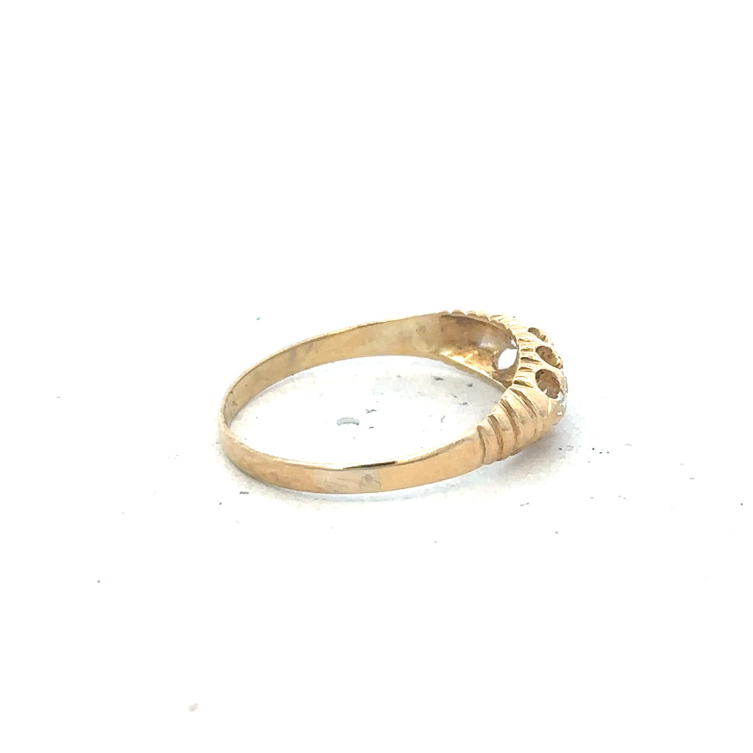 18ct yellow gold diamond ring in size S featuring a sparkling diamond, unbranded jewelry piece with elegant design.