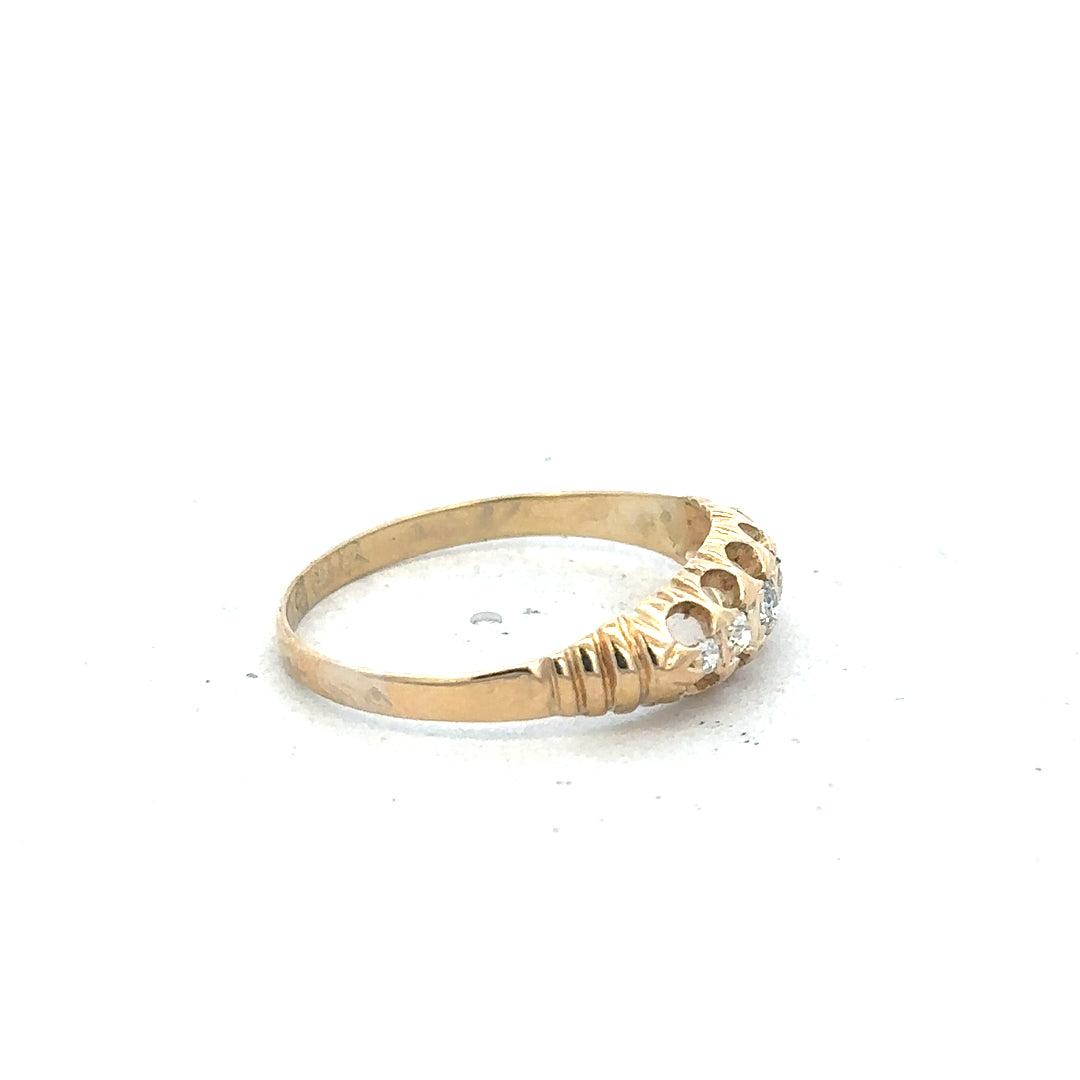 18ct yellow gold diamond ring in size S, featuring a sparkling diamond design, unbranded jewelry.