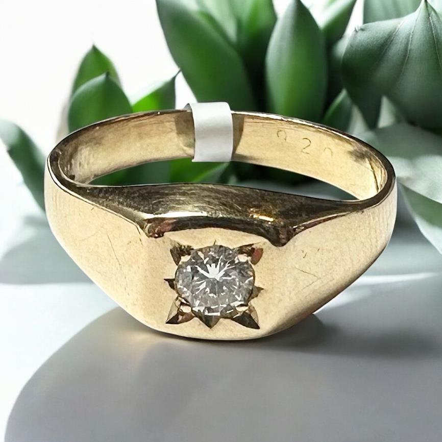 18ct yellow gold diamond ring in size S, featuring a sparkling diamond setting, unbranded jewelry.