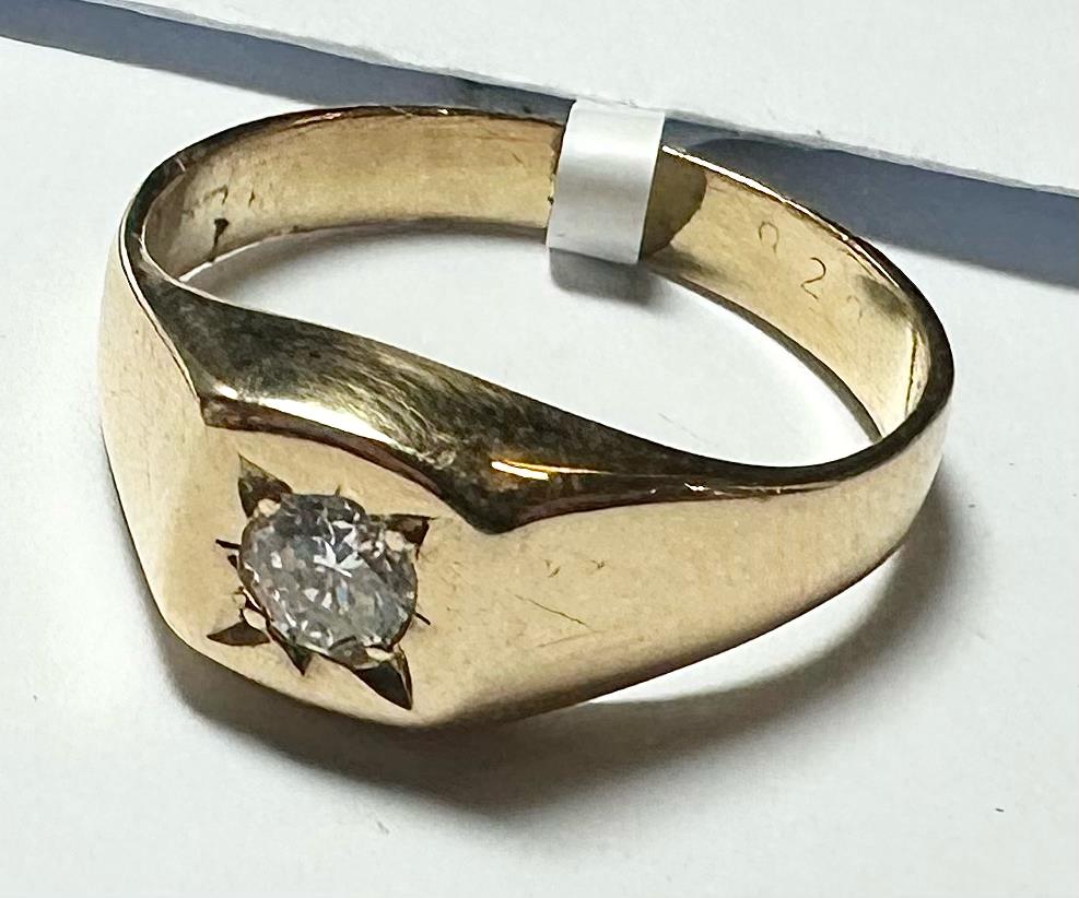 18ct yellow gold diamond ring in size S, featuring a sparkling diamond setting, unbranded jewelry piece.