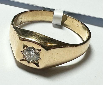 18ct yellow gold diamond ring in size S, featuring a sparkling diamond setting, unbranded jewelry piece.