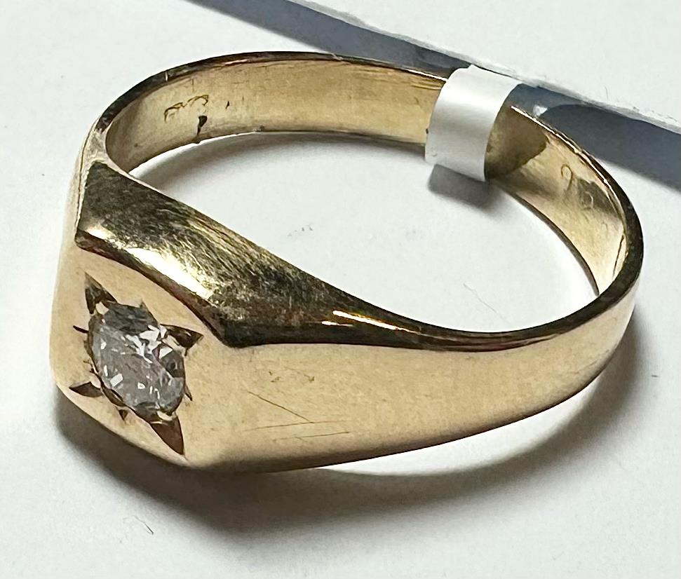 18ct yellow gold diamond ring in size S, featuring a sparkling diamond setting on a sleek, elegant band.