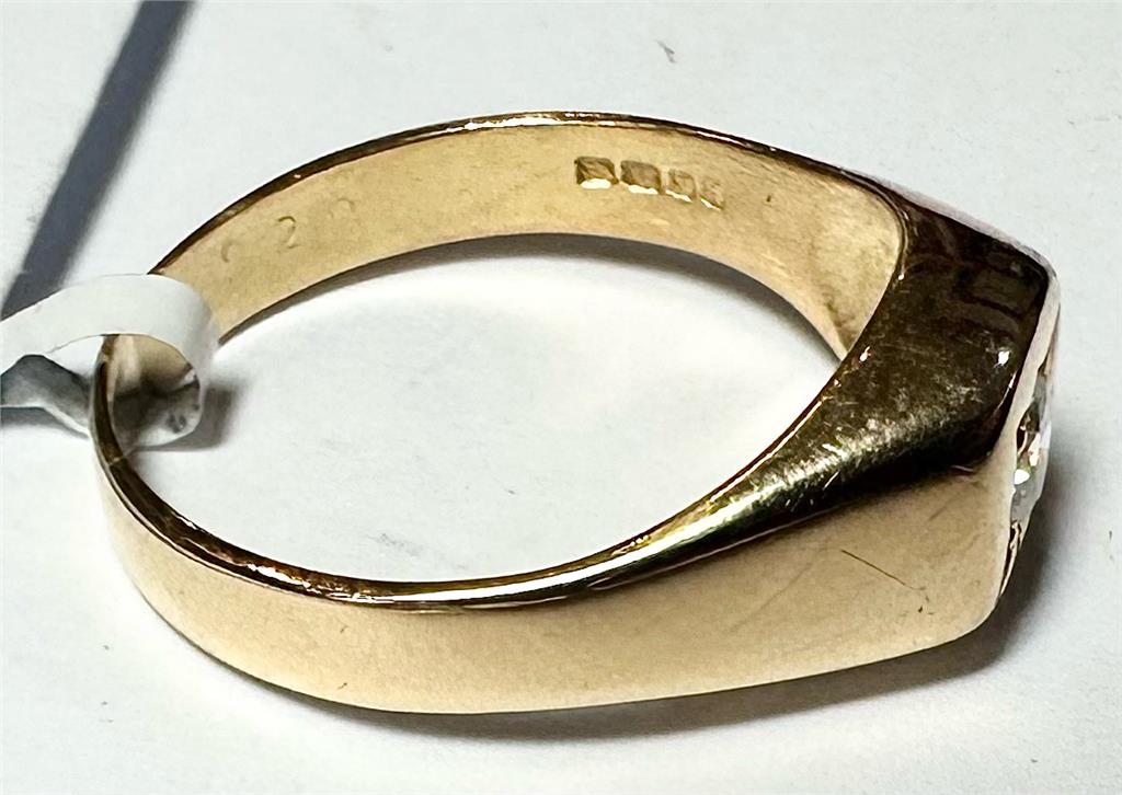 18ct yellow gold diamond ring in size S, featuring a sparkling diamond setting, unbranded jewelry piece.