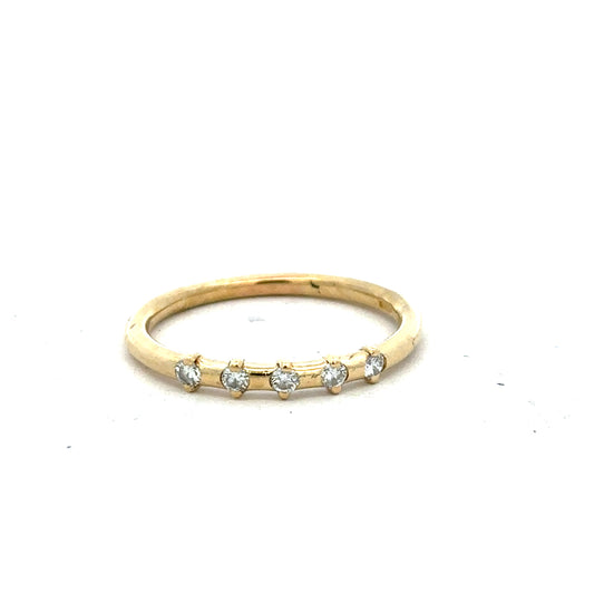 18ct yellow gold diamond ring, size S, featuring a sparkling diamond setting, unbranded jewelry piece.