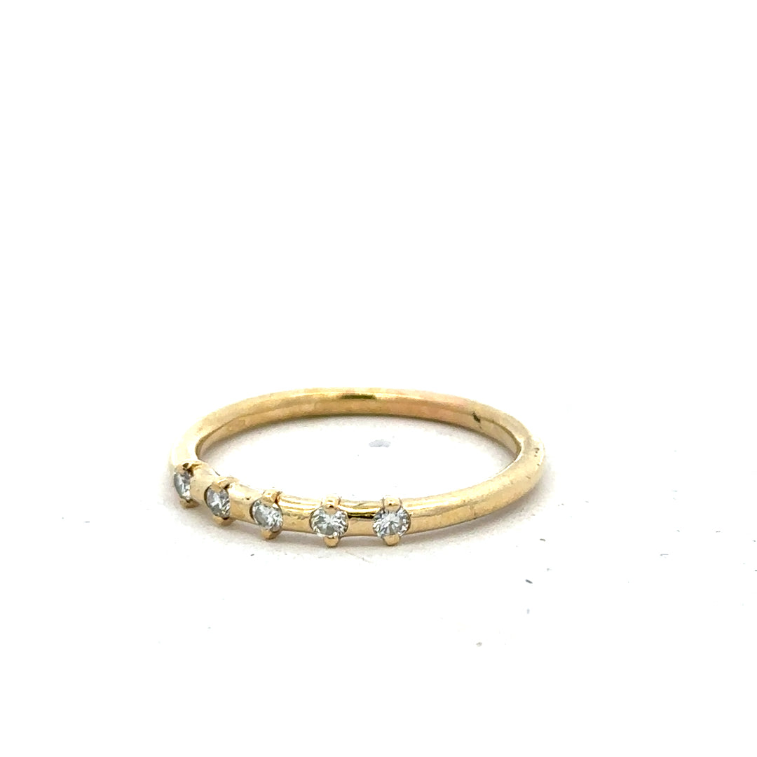 18ct yellow gold diamond ring size S, unbranded, featuring a sparkling diamond setting on a sleek gold band.