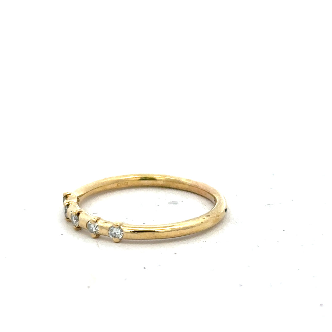 18ct yellow gold diamond ring in size S, featuring a sparkling diamond setting and a polished band.