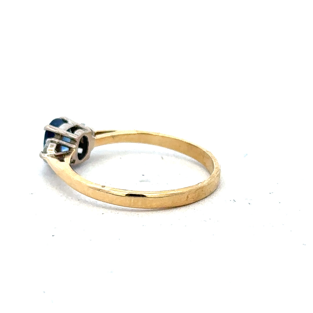 18ct yellow gold sapphire and diamond ring in size M, featuring a detailed close-up of the elegant jewelry design.