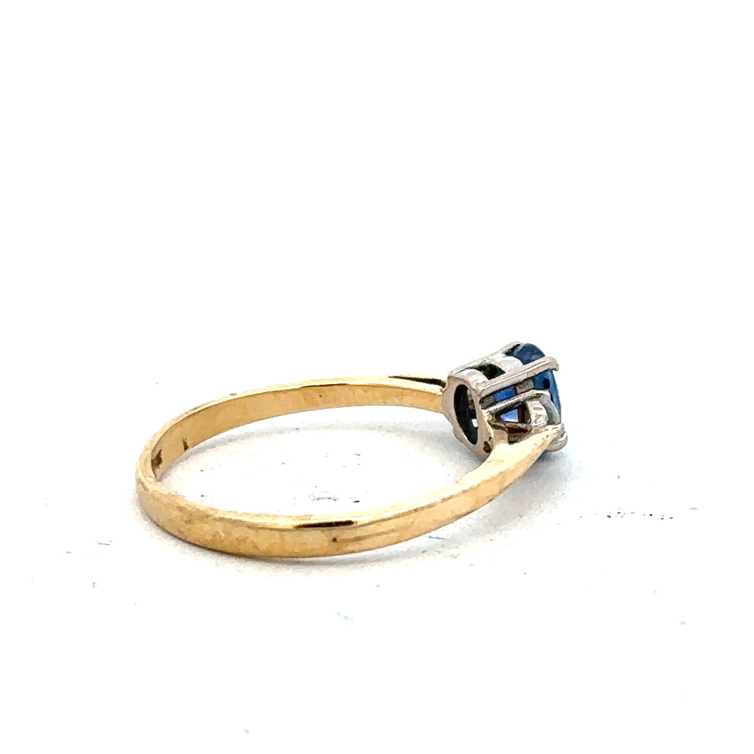 18ct yellow gold sapphire and diamond ring in size M, featuring a central sapphire with diamond accents.