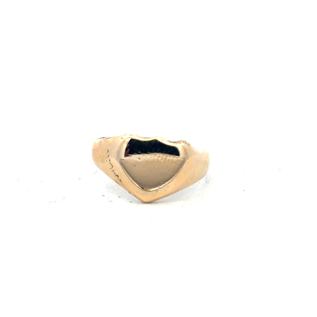 18ct yellow gold signet ring in size O, unbranded, with a smooth polished finish and classic rectangular face.