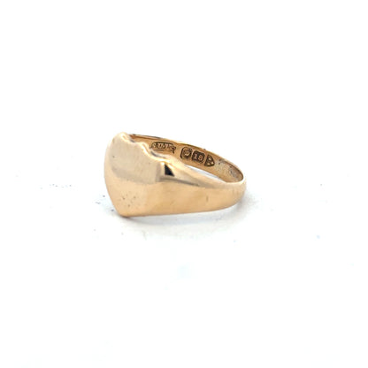 18ct yellow gold signet ring in size O, unbranded, with a smooth polished surface and classic design.