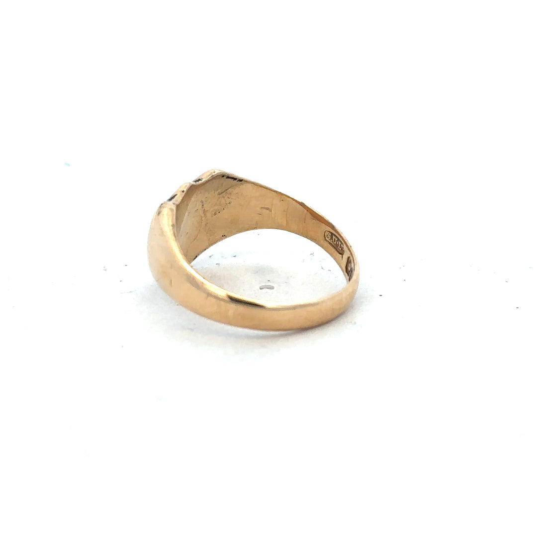 18ct yellow gold signet ring in size O with a smooth polished surface, unbranded jewelry accessory.