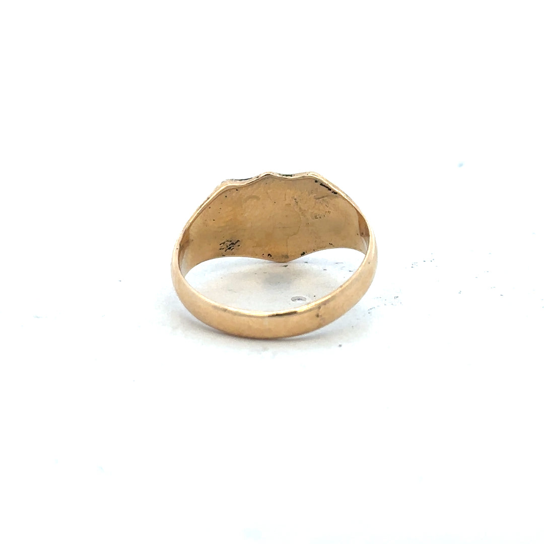 18ct yellow gold signet ring in size O with a smooth polished surface, unbranded jewelry accessory.