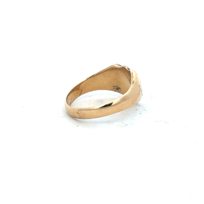 18ct yellow gold signet ring in size O with a polished, classic design, unbranded jewelry accessory.