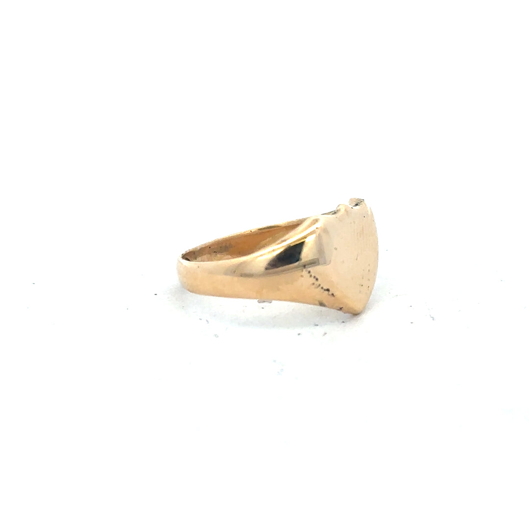 18ct yellow gold signet ring in size O with a smooth, polished surface, unbranded jewelry accessory for men or women.