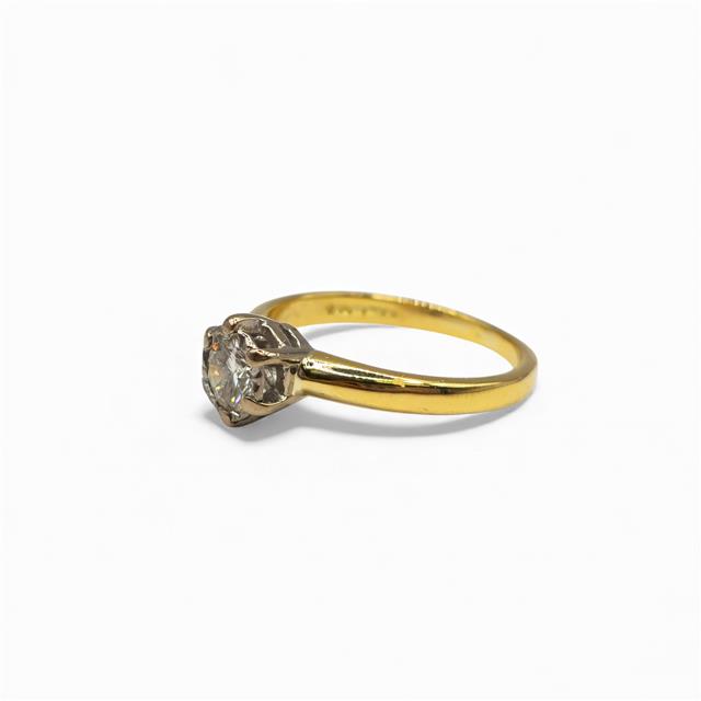 18ct yellow gold diamond ring with a single sparkling stone, elegant jewelry piece showcasing fine craftsmanship.