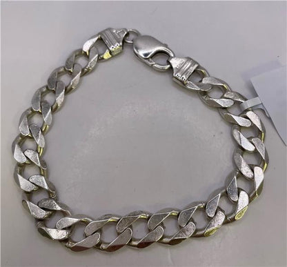 925 silver bracelet with intricate design, featuring a sleek and polished finish, perfect for elegant jewelry styling.
