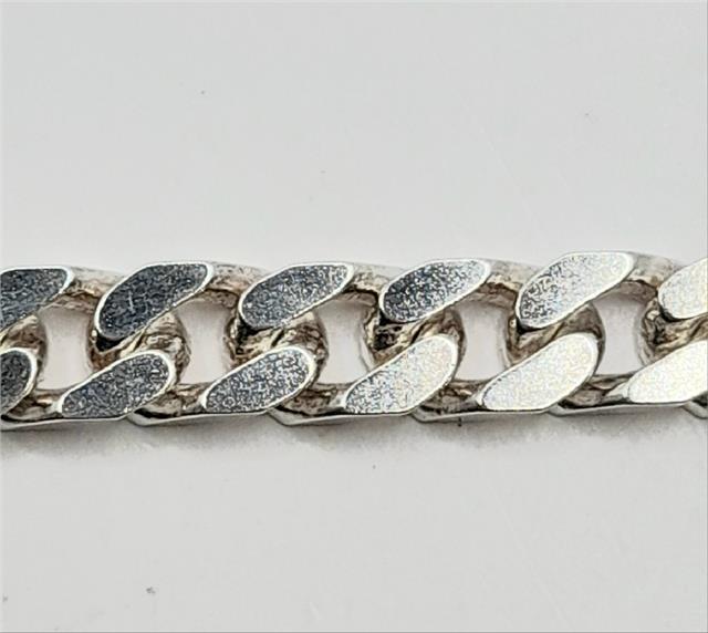 Silver curb bracelet crafted from 925 silver, 20.5cm length with a 26g weight, stylish unbranded jewelry accessory.