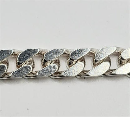 Silver curb bracelet crafted from 925 silver, 20.5cm length with a 26g weight, stylish unbranded jewelry accessory.