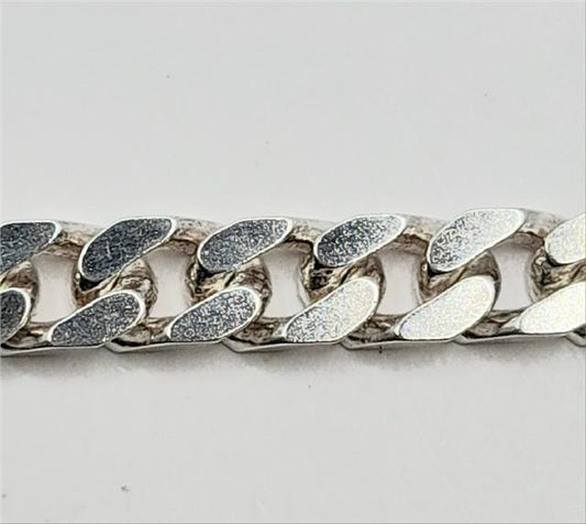 Silver curb bracelet crafted from 925 silver, 20.5cm length with a 26g weight, stylish unbranded jewelry accessory.