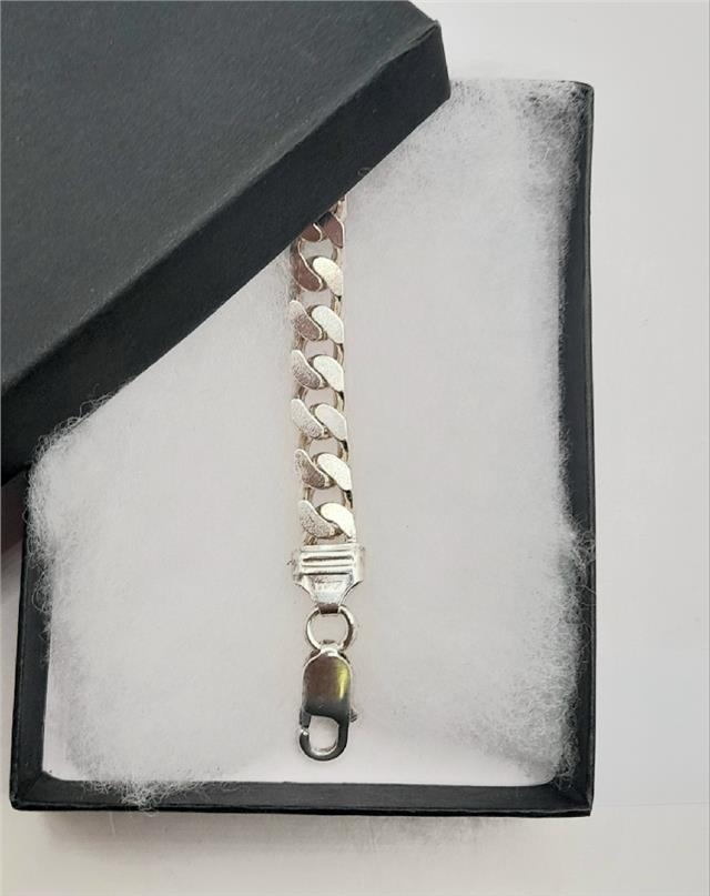 925 silver curb bracelet with a 20.5cm length and 26g weight, featuring a classic chain design, unbranded jewelry accessory.