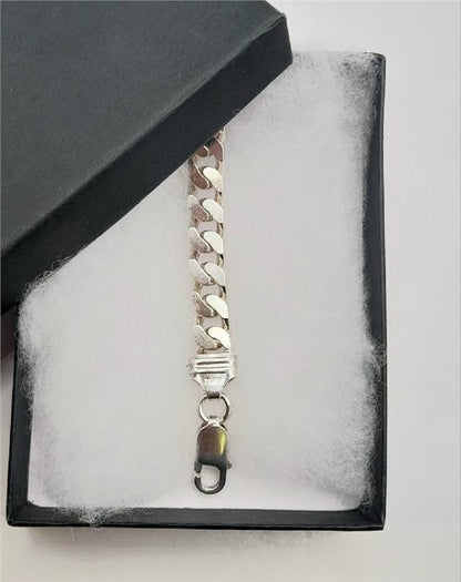 925 silver curb bracelet with a 20.5cm length and 26g weight, featuring a classic chain design, unbranded jewelry accessory.