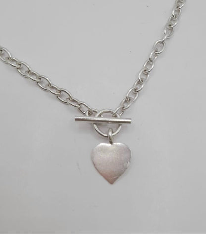 925 silver heart chain, unbranded, weighing 29.7g, featuring a delicate heart design, shown in a close-up view.