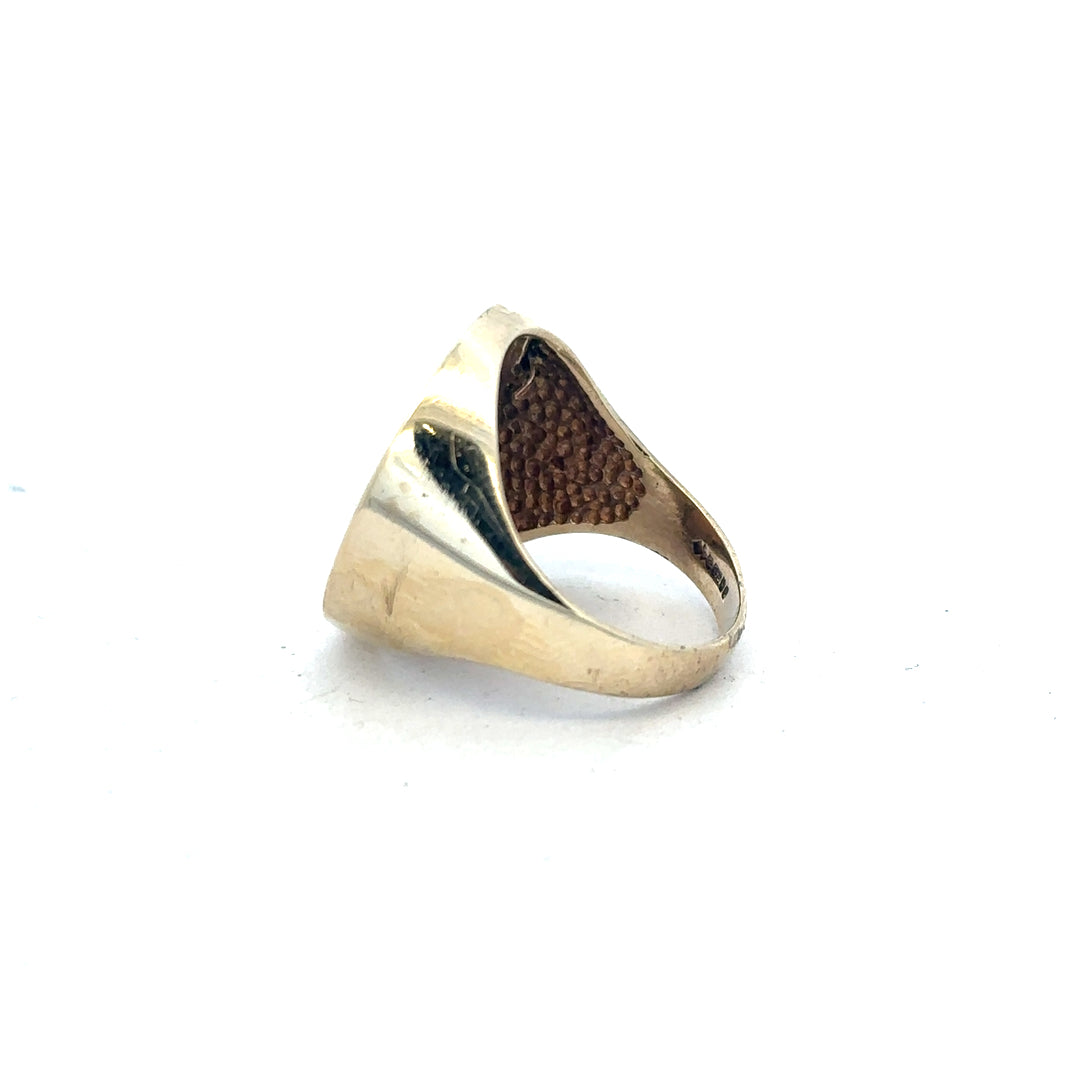 9ct gold 1914 half sovereign ring in size R1/2, unbranded, featuring detailed historical coin design on a polished band.