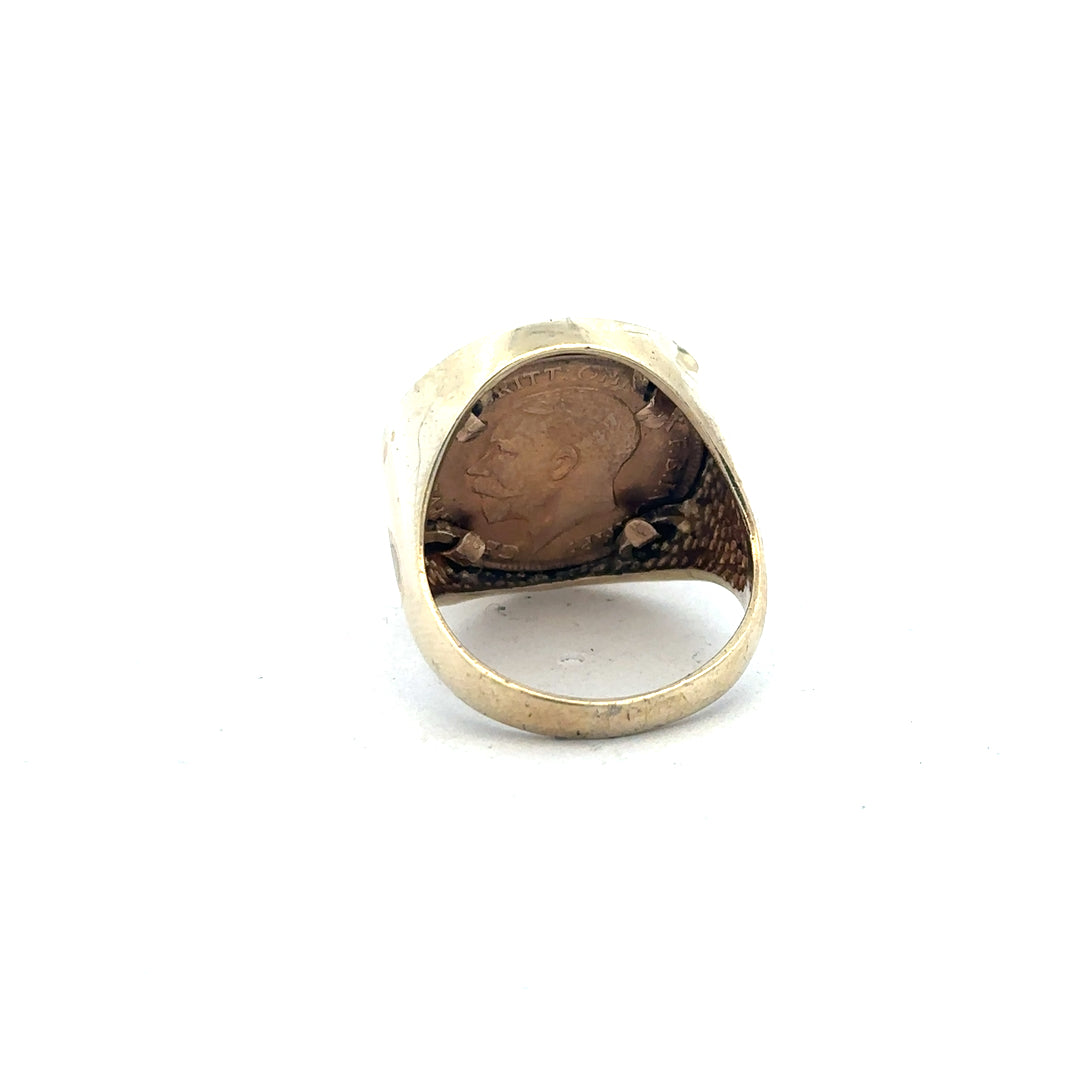 9ct 1914 half sovereign ring in size R1/2 featuring vintage coin design, unbranded jewelry with detailed craftsmanship.