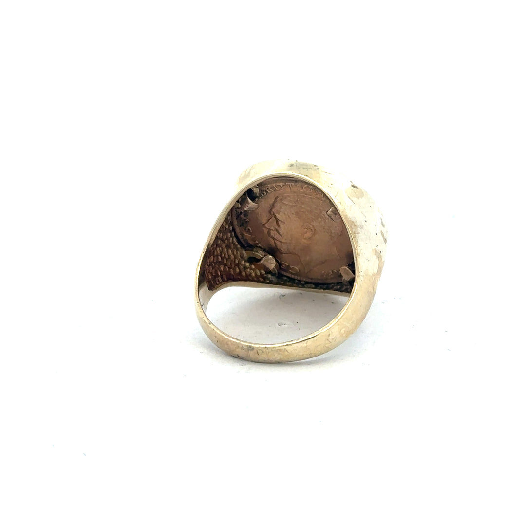 9ct 1914 half sovereign ring in size R1/2, unbranded gold ring featuring historical coin design.