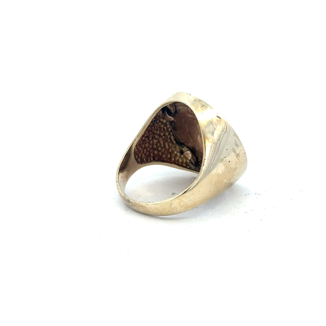 9ct gold 1914 half sovereign ring in size R1/2, unbranded, featuring detailed coin design, classic jewelry style.