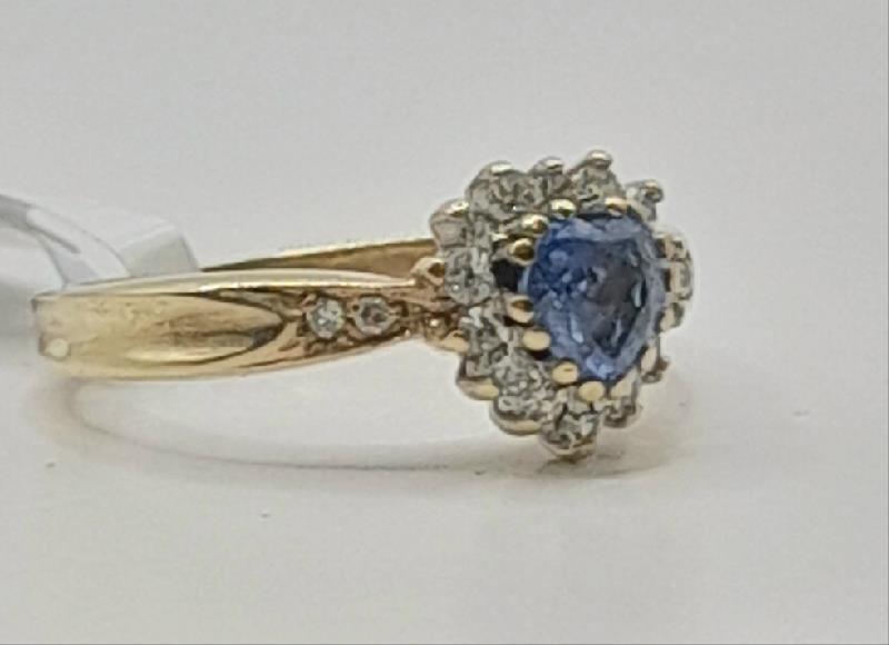 9ct diamond ring in size J1/2 featuring sparkling diamonds, unbranded, with a weight of 2.8 grams, elegant jewelry piece.