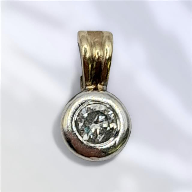 9ct gold diamond pendant featuring sparkling diamonds, lightweight at 0.7g, unbranded jewelry for elegant everyday wear