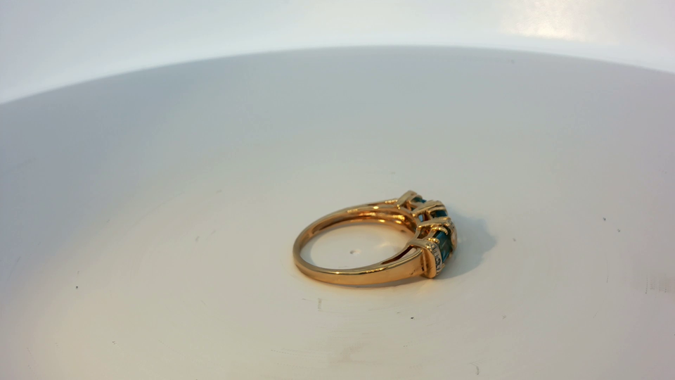 9ct gold ring in size L1/2, unbranded, featuring a smooth polished band with a classic design.