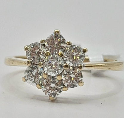 9ct gold ring in size O, weighing 3.1g, unbranded jewelry piece featuring a simple, elegant design.