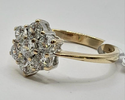 9ct gold ring in size O, weighs 3.1g, unbranded, with a simple band design, shown in a close-up image.