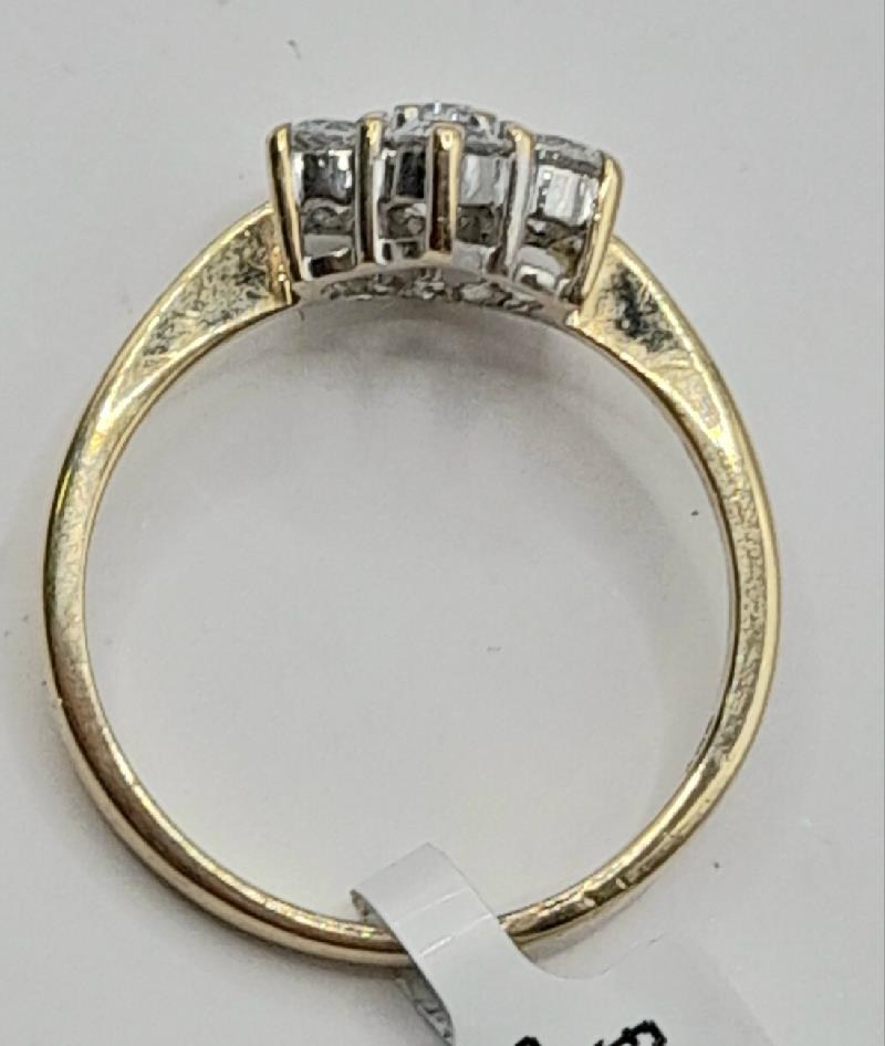 9ct gold ring in size O, weighing 3.1g, featuring a simple design, unbranded, shown in a close-up image.