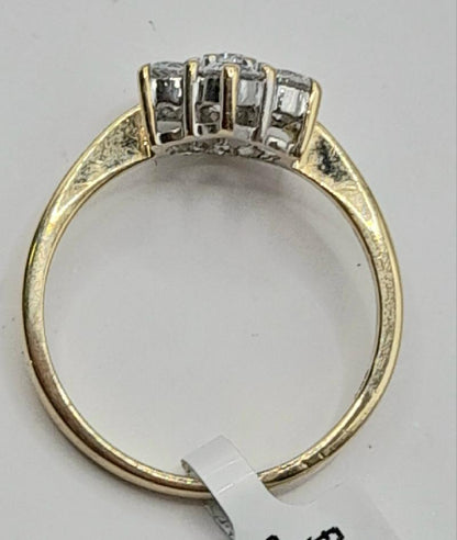 9ct gold ring in size O, weighing 3.1g, featuring a simple design, unbranded, shown in a close-up image.