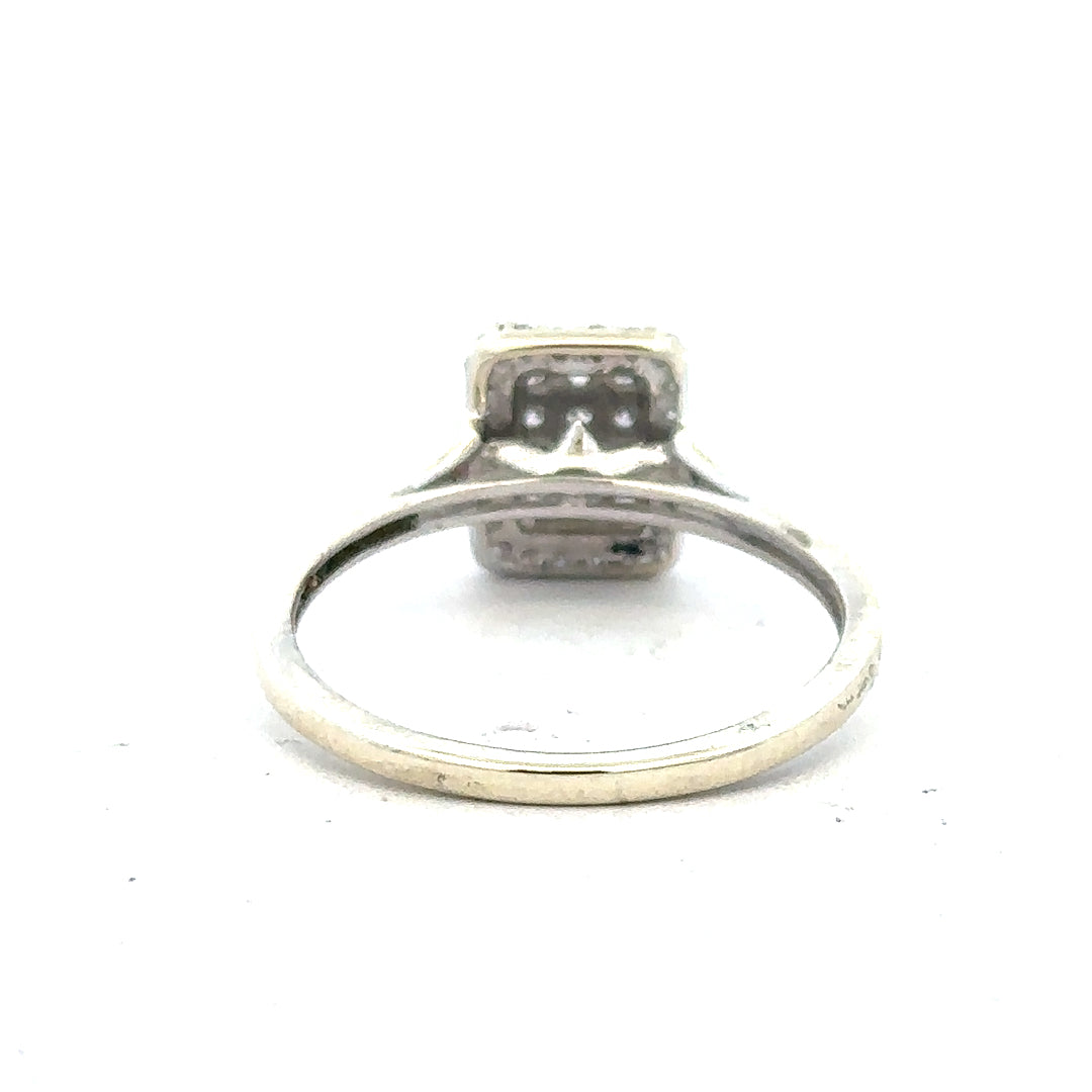 9ct white gold diamond ring with 0.36 carats, size S, featuring a delicate design and sparkling diamonds.