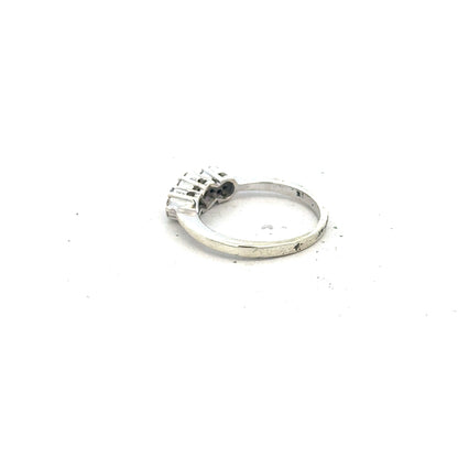 9ct white gold diamond ring with 25pts of diamonds in size I1/2, showcasing a elegant unbranded jewelry design.