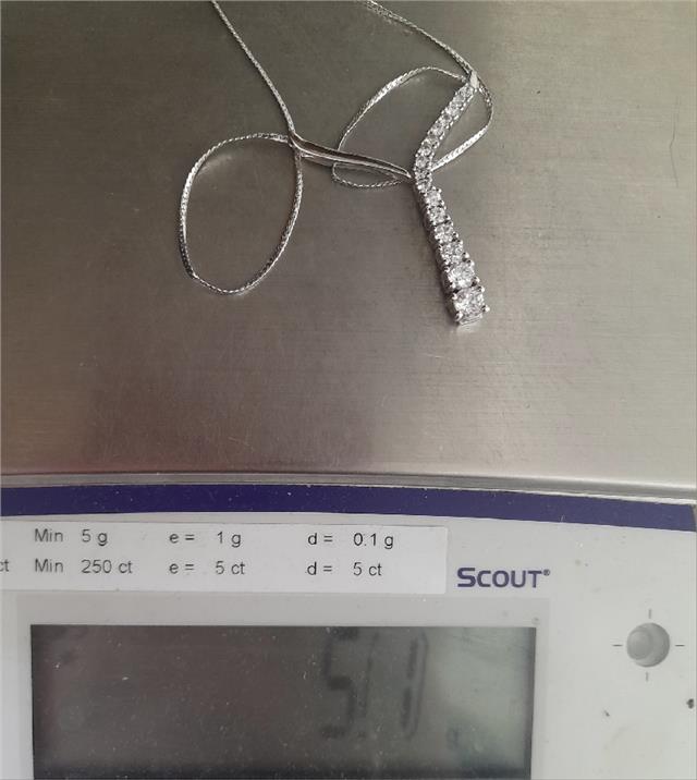 9ct white gold chain, 17 inch length, 5.1g, unbranded jewelry, close-up view of the elegant gold chain.