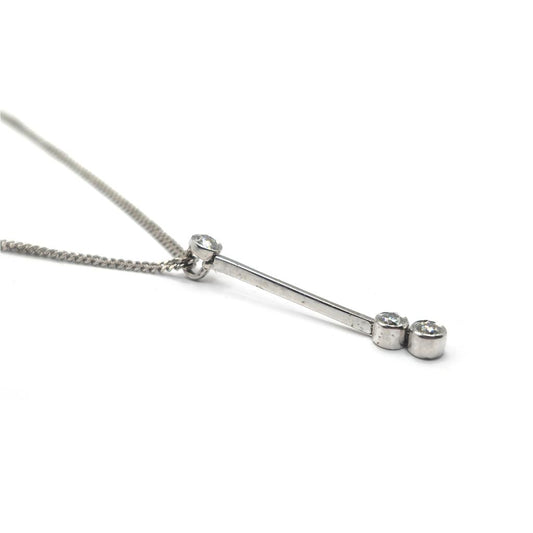 9ct white gold chain with 18ct white gold diamond pendant, weighing 3.5g, featuring a sparkling diamond setting.