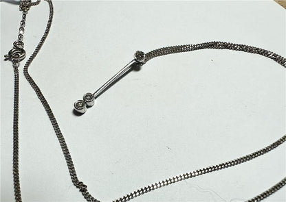 9ct white gold chain with 18ct white gold diamond pendant, featuring a sparkling diamond, weight 3.5g.