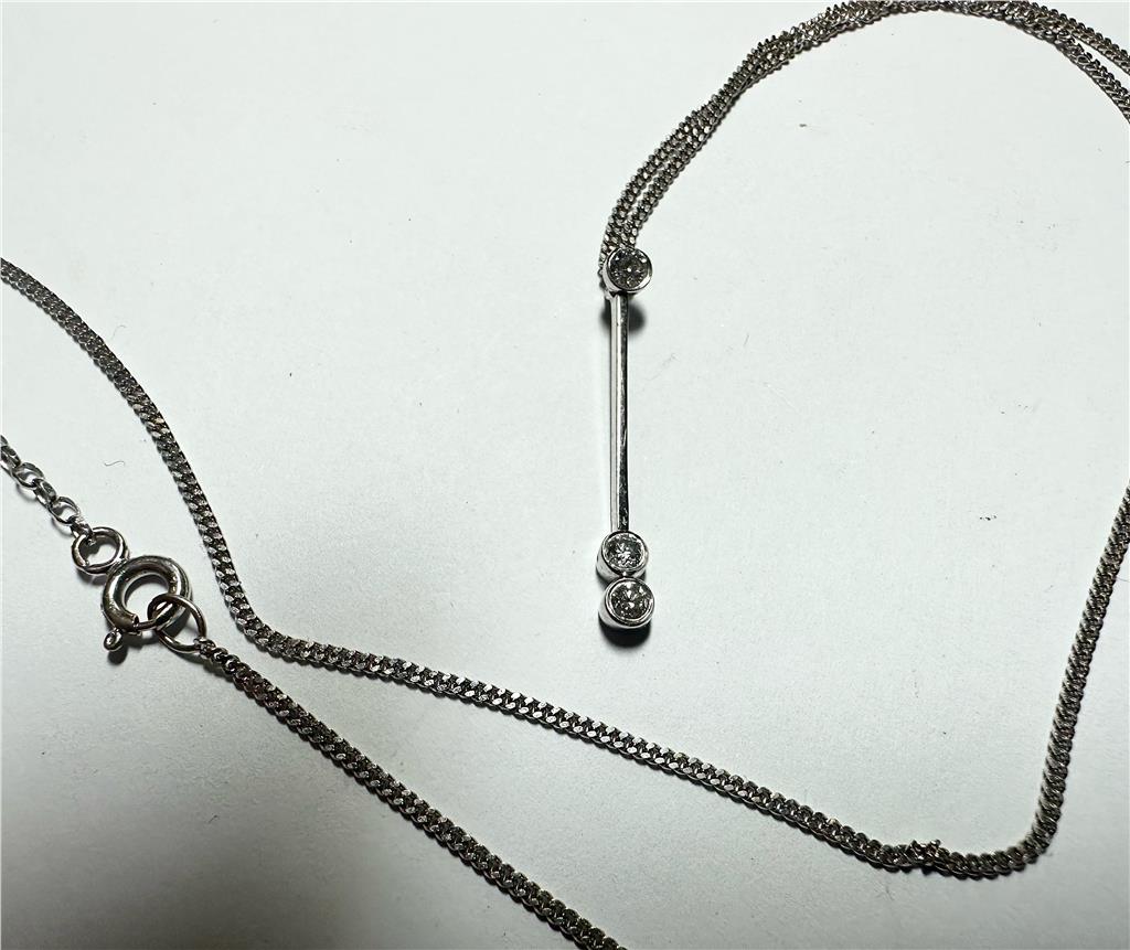 9ct white gold chain with 18ct white gold diamond pendant, 3.5g, elegant jewelry piece with sparkling diamonds.