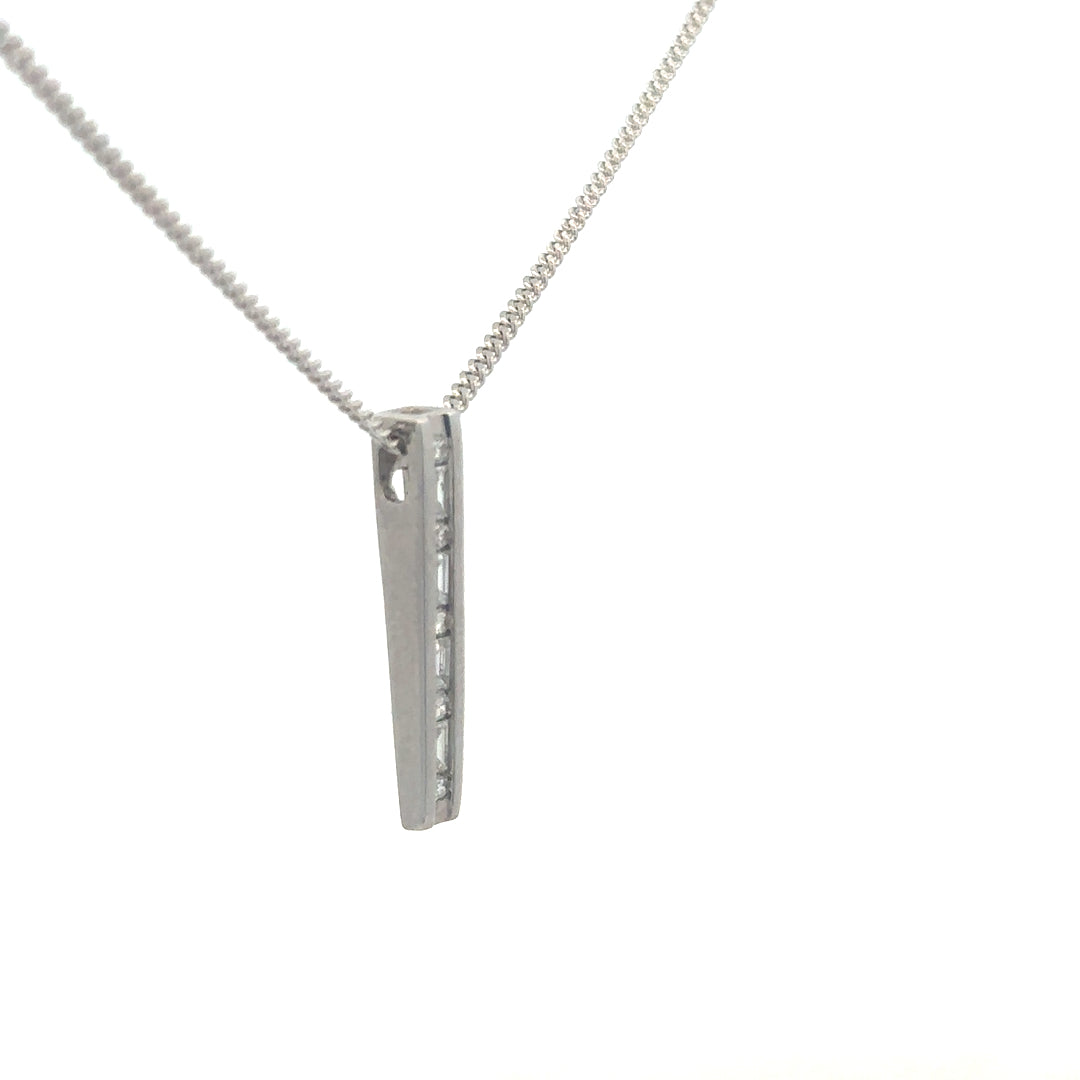 9ct white gold chain with 18ct 0.25 carat diamond pendant, elegant jewelry piece featuring a sparkling diamond accent.