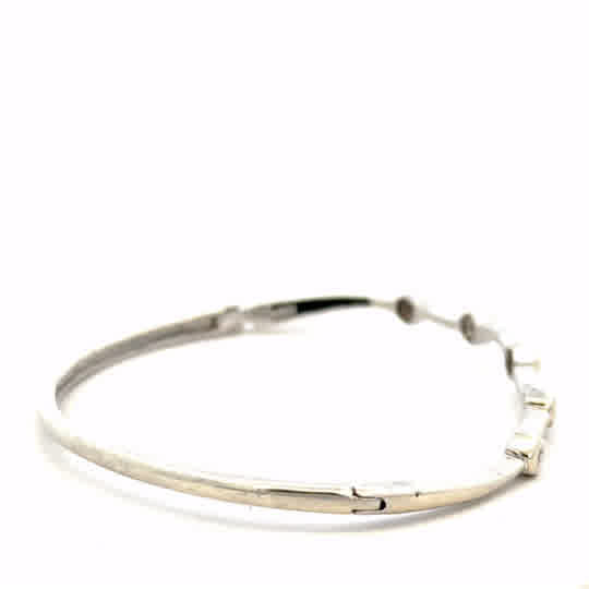 9ct white gold diamond bracelet with intricate design, featuring sparkling diamonds, weighs 7.7g, unbranded jewelry accessory.
