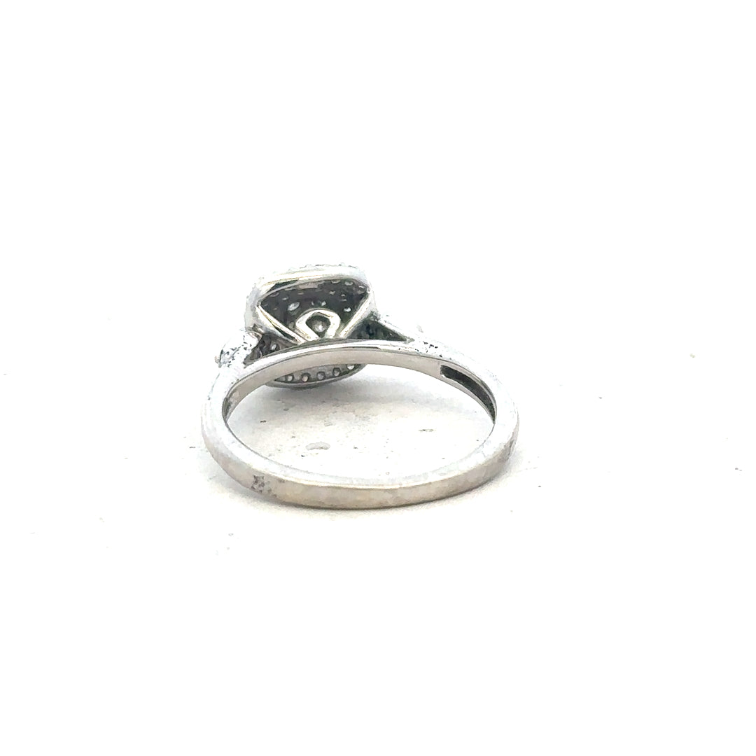9ct white gold diamond ring in size K featuring a sparkling central diamond, unbranded jewelry with elegant design.