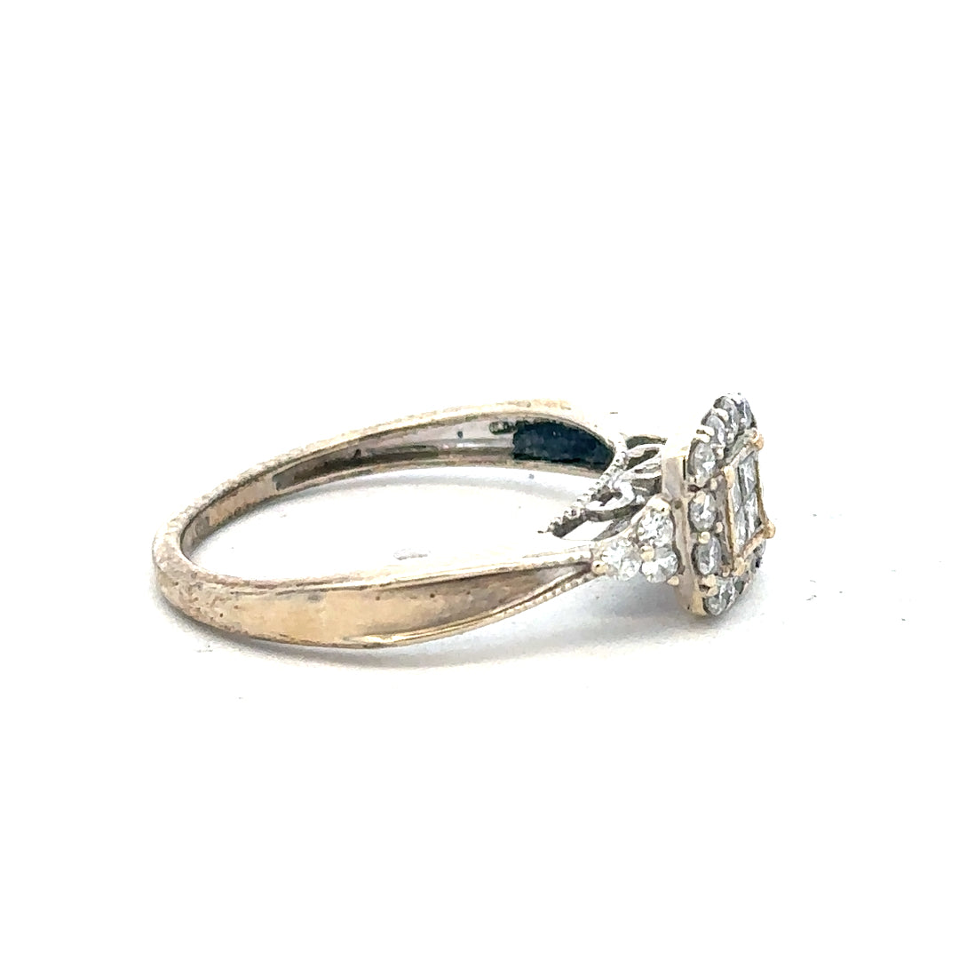 9ct white gold diamond ring in size N, featuring a sparkling diamond, weighs 2.3 grams. Unbranded jewelry.