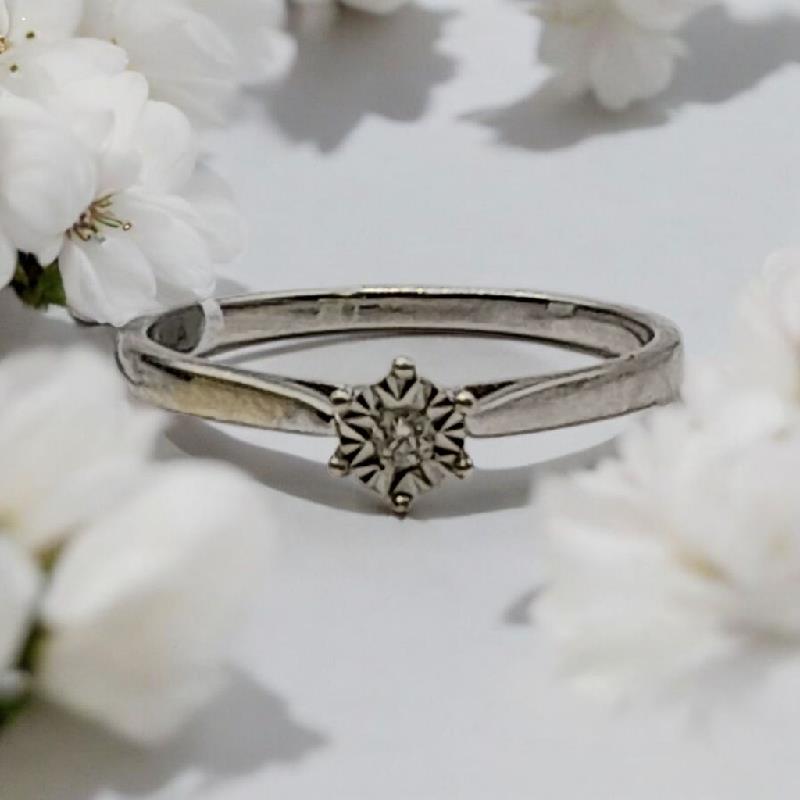 9ct white gold diamond ring in size N featuring a sparkling central diamond and elegant band design.