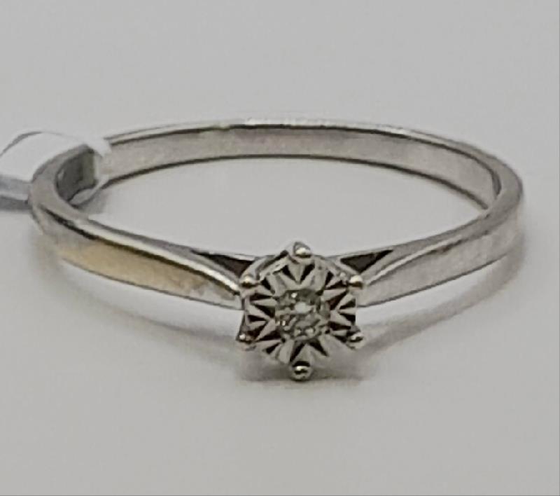 9ct white gold diamond ring in size N featuring a classic design with sparkling diamonds, unbranded jewelry.
